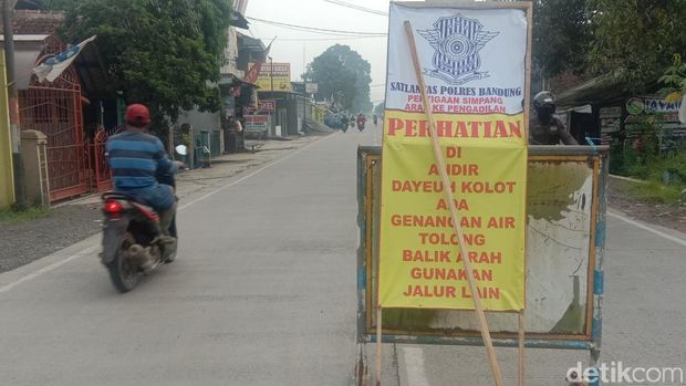 Jalan Dayeuhkolot-Banjaran Masih Lumpuh Akibat Banjir
