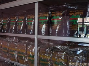 Foto: Tempat Ngopi Ala Jokowi di Toba Samosir