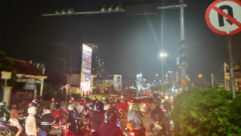 APIL di Simpang Juanda-Margonda Depok Mati Lagi, Polisi Turun ke Jalan APIL di Simpang Juanda-Margonda Depok Mati Lagi, Polisi Turun ke Jalan