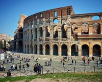 Colloseum Roma sepi pengunjung. 