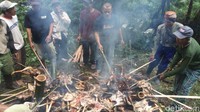 Kepala Desa Lerep, Sumaryadi, menjelaskan perayaan tradisi bersih-bersih Wangan Cenginging sudah berlangsung sejak lama. Secara pasti, ia tidak bisa menyebutkan waktunya, tetapi yang jelas perayaan tersebut sudah menjadi tradisi para leluhur Desa Lerep. Dalam pantauan detikcom, warga begitu bersemangat gotong royong membersihkan saluran air. Mereka dipecah sesuai kelompok tiap RT untuk membersihkan bagian hulu hingga hilir. 