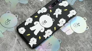 Case tersebut bermotif Brown. Foto: Sina Mobile