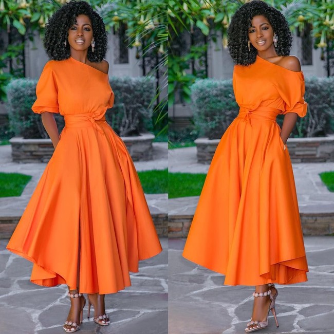 Selebgram lain yang juga awet muda adalah Folake Huntoon. Wanita 42 tahun tersebut juga berprofesi sebagai seorang desainer dan stylist. Penampilannya yang menarik membuat Folake terlihat lebih muda dari wanita seusianya. Foto: Instagram @stylepantry