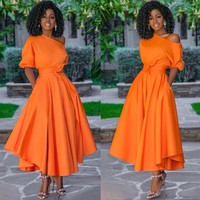 Selebgram lain yang juga awet muda adalah Folake Huntoon. Wanita 42 tahun tersebut juga berprofesi sebagai seorang desainer dan stylist. Penampilannya yang menarik membuat Folake terlihat lebih muda dari wanita seusianya. Foto: Instagram @stylepantry