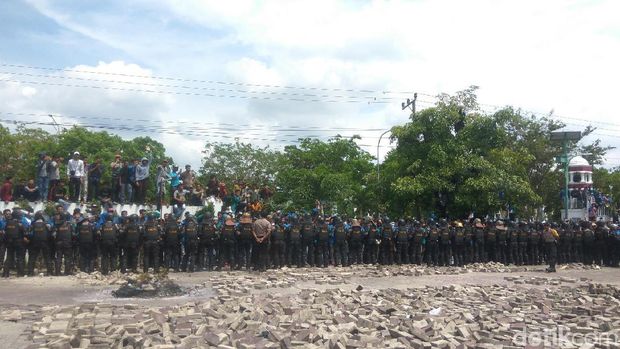 Temui Mahasiswa, Plt Gubernur Sepakat Gugat Perusahaan Tambang di Aceh