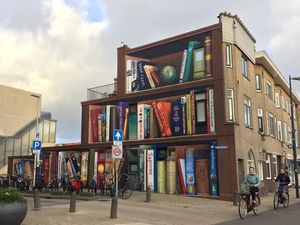 Viral di Instagram, Mural Rak Buku Raksasa dari Belanda