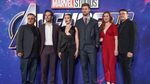 Penampilan Seksi Scarlett Johansson dengan Tuxedo