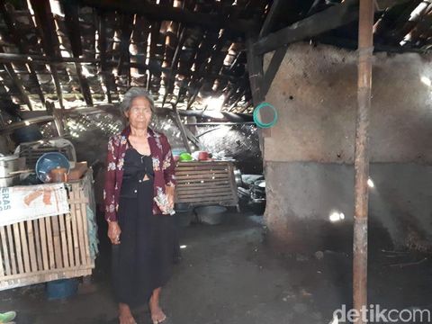 Derita Taswi, Janda Tua di Brebes yang Tinggal di Gubuk Reyot
