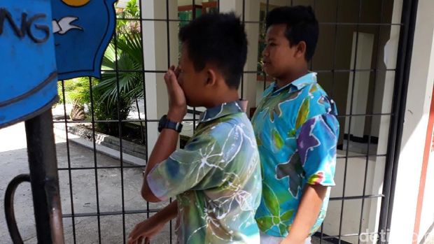 Murid SMPN 3 Playen Gunungkidul ke sekolah pakai batik desainnya sendiri. 