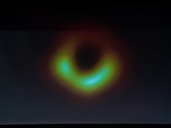 Lebih Dekat dengan Wujud Lubang Hitam yang Misterius