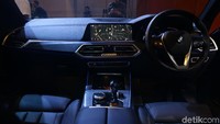 Tak ketinggalan fitur yang melimpah juga disematkan, termasuk bahasa desain BMW terbaru, dan materi interior premium.