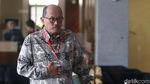 Senyum Staf Ahli Menag Saat Akan Diperiksa KPK
