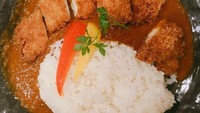Hayo jangan ngiler ya! Ini nasi kari dengan fillet ayam yang nikmat khas negeri Sakura. Foto: Instagram nurarisamaryam