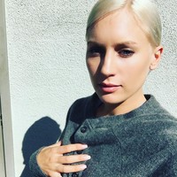 Lorraine adalah wanita asal Jerman yang pindah ke Amerika pada 2007 bersama suaminya Michael Bleau. Di 2009, dia menjadi pengasuh anak untuk anak-anak Mel B.  Foto: Instagram