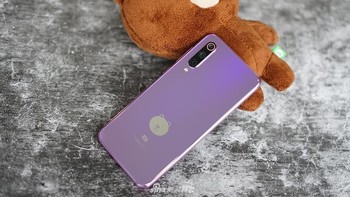 Xiaomi melengkapinya dengan pengisian cepat 18W.  Foto: Sina Mobile