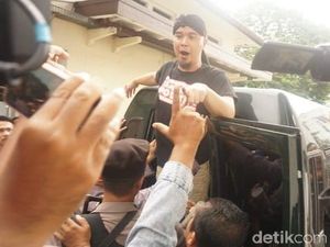 Saat Ahmad Dhani Pilih Takbir Ketimbang Berkomentar di Pengadilan