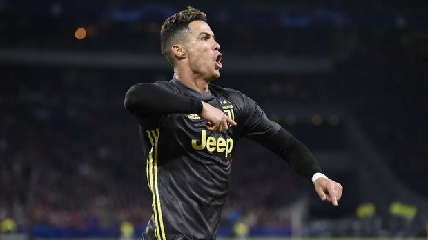 Ronaldo lebih banyak cetak gol di babak gugur Liga Champions dibanding Lionel Messi.