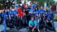 Sementara itu Bertrand Antolin yang juga ikut memunguti sampah bersama Sahabat Bertrand usai acara Kampanye Akbar, mengaku bangga dengan Sahabat Bertrand yang peduli akan kebersihan dan keindahan kota Solo yang mereka cintai. Foto: dok. Bertrand Antolin