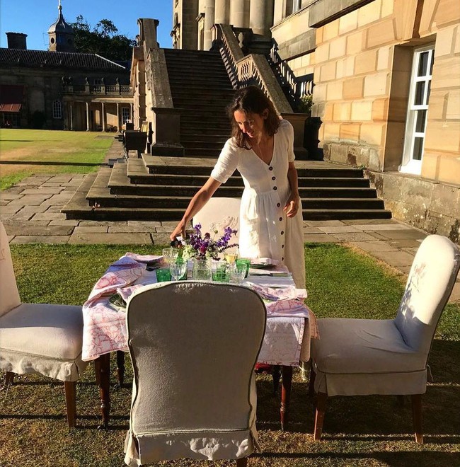 Tak kalah dari bangunan Anmer Hall, rumah David dan Rose yang bernama Houghton Hall pun terlihat cantik dan luar biasa mewah.  Foto: Instagram