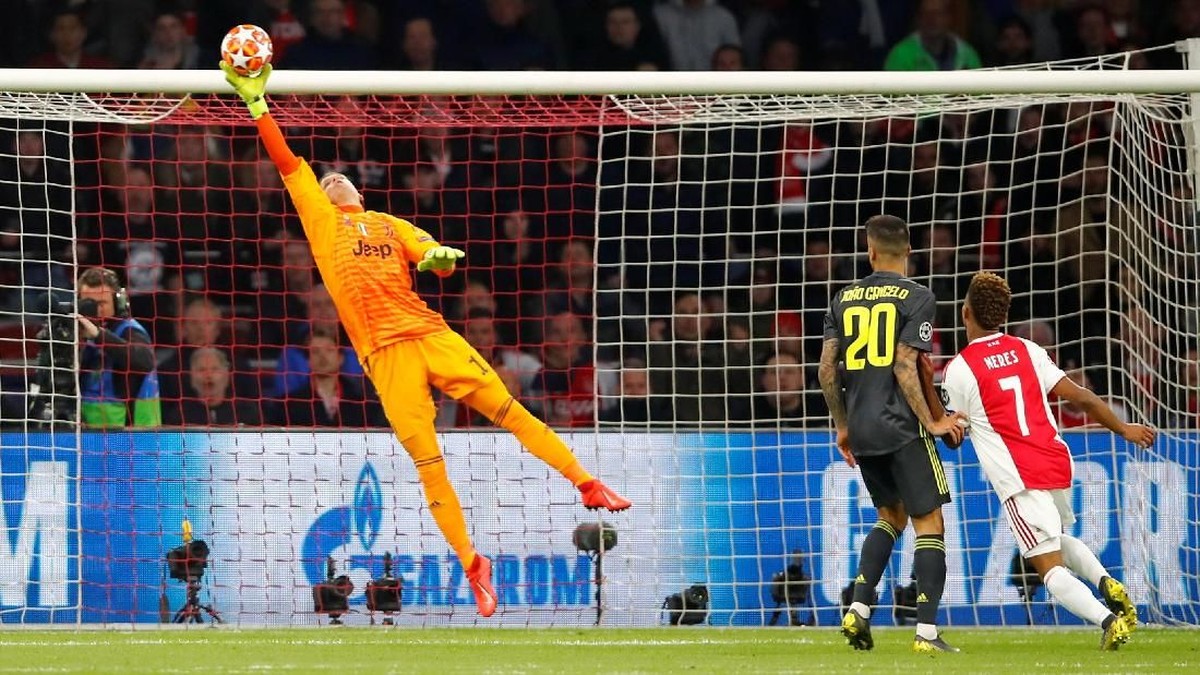 Wojciech Szczesny menyayangkan hasil imbang dari Ajax Amsterdam. (Foto: Wolfgang Rattay/Reuters)