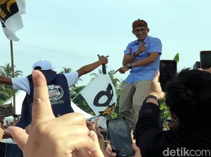 Sandiaga Nge-rap dan Lempar Bola, Emak-emak di Sukabumi Histeris