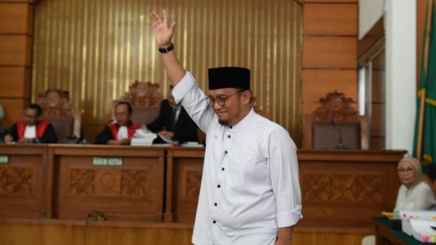 Koordinator Juru Bicara Badan Pemenangan Nasional (BPN) Prabowo-Sandiaga, Dahnil Anzar Simanjuntak, menyebut pihaknya tak akan menggunakan jalur MK terkait hasil pemilu. 