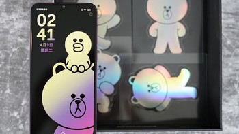 Ponsel ini punya fingerprint di layar. Foto: Sina Mobile