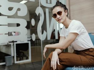Atiqah Hasiholan 3 Kali Tes COVID-19 Hasilnya Beda Semua, Inikah Sebabnya?