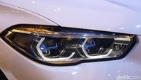 Mobil yang dijuluki oleh BMW The Boss ini diklaim hadir dengan atribut yang menarik, karakter mobil premium yang menonjol, dan kemampuan off-road yang menjanjikan.