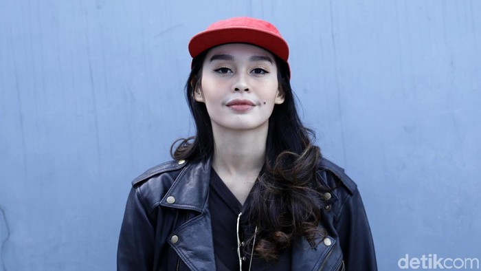 Conchita Caroline saat ditemui di studio Trans TV.
