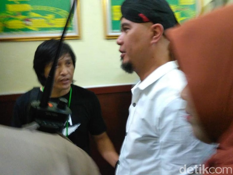 Cerita Pengacara Soal Sakit Gigi Ahmad Dhani Cerita Pengacara Soal Sakit Gigi Ahmad Dhani