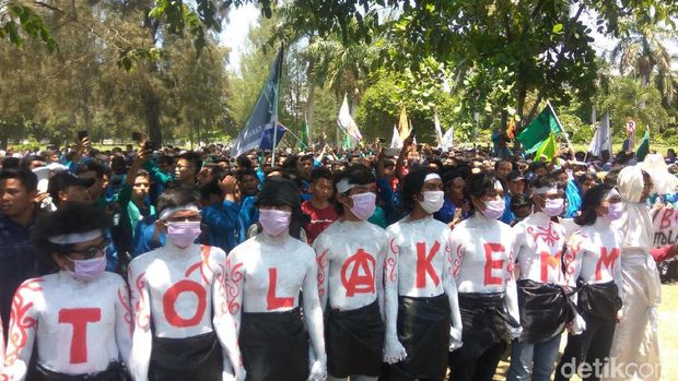 Hari Ketiga, Mahasiswa Tolak Tambang 'Kepung' Lagi Kantor Gubernur Aceh
