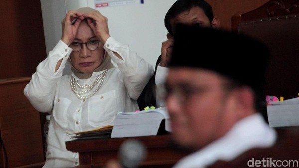 Ratna Sarumpaet Menyerah Kejar Tahanan Kota Ratna Sarumpaet Menyerah Kejar Tahanan Kota