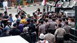 Aksi Bakar Ban Warnai Peringatan 2 Tahun Novel Baswedan