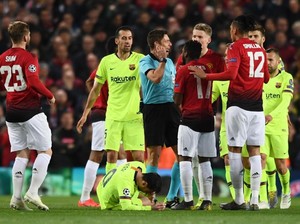 Mourinho Bela Smalling Terkait Hantaman ke Wajah Messi