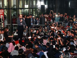 Cak Nun Bicara Hukum Tuhan di Peringatan 2 Tahun Teror Novel