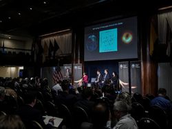 Lebih Dekat dengan Wujud Lubang Hitam yang Misterius