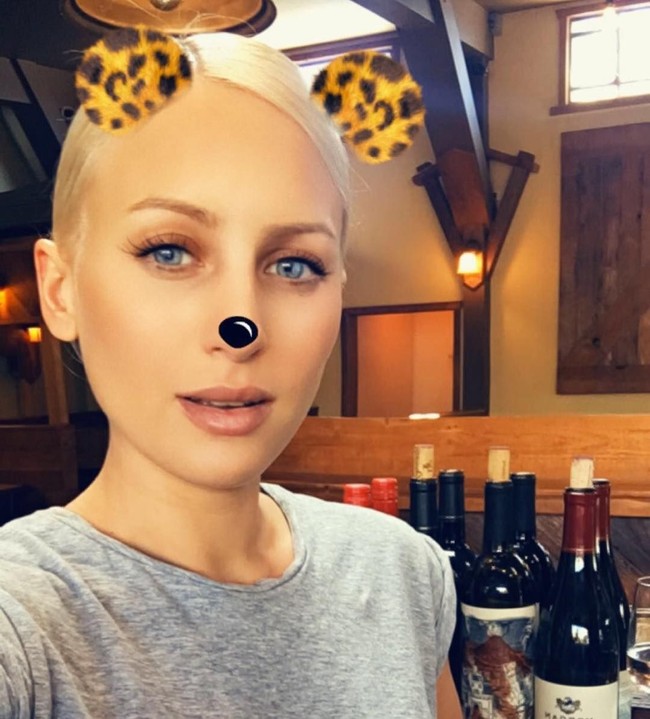 Setelah adanya masalah ini sejak 2016 silam, nama Lorraine Gilles pun semakin populer. Di lihat dari akun Instagramnya, tampak wanita cantik ini beberapa kali terlihat bekerja sebagai model pemotretan.  Foto: Instagram