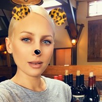 Setelah adanya masalah ini sejak 2016 silam, nama Lorraine Gilles pun semakin populer. Di lihat dari akun Instagramnya, tampak wanita cantik ini beberapa kali terlihat bekerja sebagai model pemotretan.  Foto: Instagram