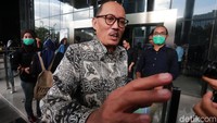 Janedri yang pernah menjabat Sekjen Mahkamah Konstitusi tersebut diperiksa selama 6 jam sebagai saksi untuk tersangka Romahurmuyiz dalam perkara jual-beli jabatan di lingkungan Kemenag.