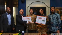 Tommy sendiri berniat mengembangkan bisnis rumah murah. Hari ini, perusahaanya PT Berkarya Makmur Sejahtera meneken nota kesepahaman atau memorandum of understanding (MoU) dengan perusahaan asal Dubai Bin Zayed Group.