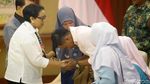 Isak Tangis Iringi Penyerahan Korban Penyanderaan Abu Sayyaf ke Keluarga