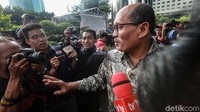 Saya tidak pernah bertemu dengan pak RMY di Kemenag, dan saya tidak pernah ketemu beliau sebelumnya. Saya baru ya di Kementerian Agama, kata Jenedri saat meninggalkan gedung KPK, Jalan Kuningan Persada, Jakarta Selatan, Kamis (11/4/2019).