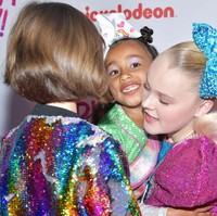 North pernah menjadi bintang tamu Jojo di video berjudul Babysitting North West yang tayang di YouTube. Video tersebut memperlihatkan keseruan Jojo dan North bermain bersama ketika Kim berpergian. Foto: Getty Images 