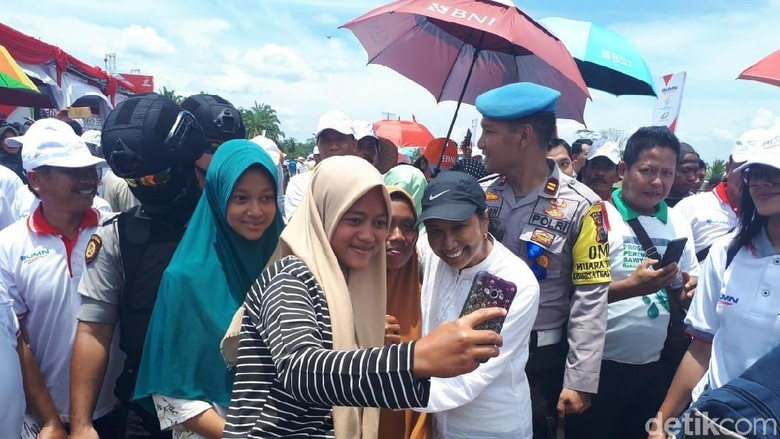 Rini Soemarno ke Riau, Warga Rohul Titip Salam ke Jokowi Rini Soemarno ke Riau, Warga Rohul Titip Salam ke Jokowi