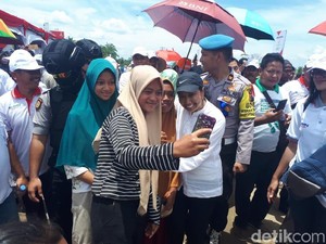 Rini Soemarno ke Riau, Warga Rohul Titip Salam ke Jokowi