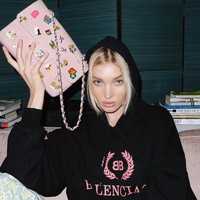 Namun, model berusia 30 tahun ini membela pilihannya dan bersikeras dirinya tidak peduli penilaian orang tentang berbagai sosok tanpa busananya. Foto: Instagram @hoskelsa