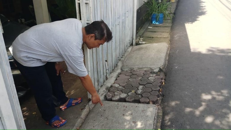 Ini Ciri-ciri Perampok di Tebet yang Beraksi di Siang Bolong Ini Ciri-ciri Perampok di Tebet yang Beraksi di Siang Bolong