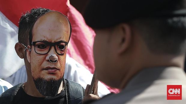 Peringatan dua tahun kasus Novel Baswedan, di depan gedung KPK, Jakarta, 11 April.