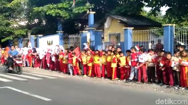 Pelajar Dikerahkan Sambut Jokowi, Bawaslu Sukabumi Tegur yang Pakai Kaos 01